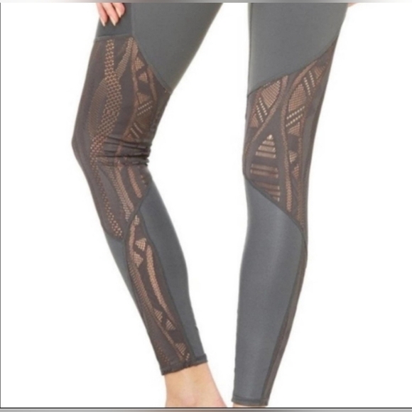 ALO YOGA VITALITY LEGGING LIVELY LACE IN SLATE GLOSSY SIZE XS - Picture 7 of 13